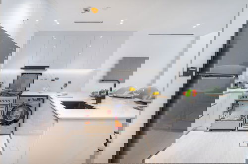 Foto 13 - Vogue | Binghatti Corner JVC-7mins Sky Dubai 3 mins Cirle Mall Brand New