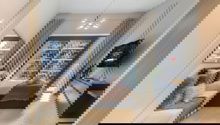 Foto 1 - Elegant Studio w Balcony View Near Downtown Dubai