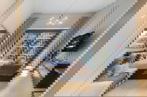 Foto 1 - Elegant Studio w Balcony View Near Downtown Dubai