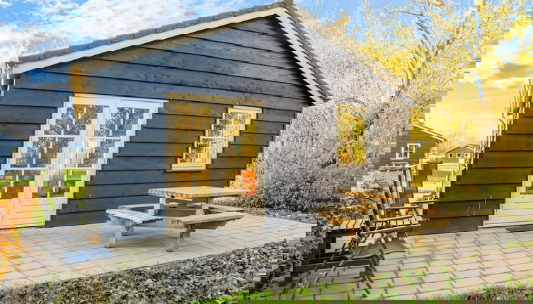 Foto 1 - Tranquil Holiday Home in Lage Zwaluwe With Terrace