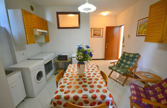Inviting Holiday Home With Terrace, Garden Furniture, BBQ - Foto 24