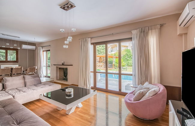 Inviting Villa in Anavissos With Communal Pool - Foto 18