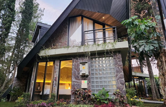 Villa 4-BR Klub Bunga No. 4 Batu Malang - Foto 1