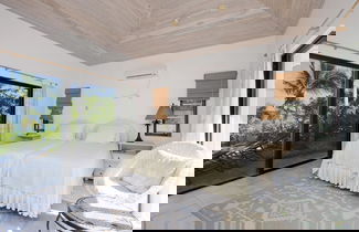Foto 2 - Tropical Hideaway: Charming Cottage Near Pink Sands Beach