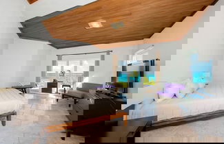 Foto 3 - Contemporary Comfort: Stunning Villa With Pool & Restaurant