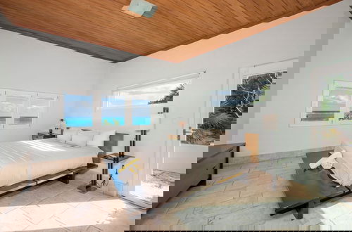 Foto 1 - Contemporary Comfort: Stunning Villa With Pool & Restaurant