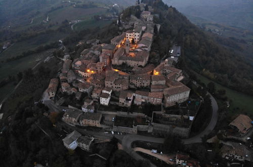 Photo 38 - Fabulous Holiday Home With Wifi in Monte San Martino Italy