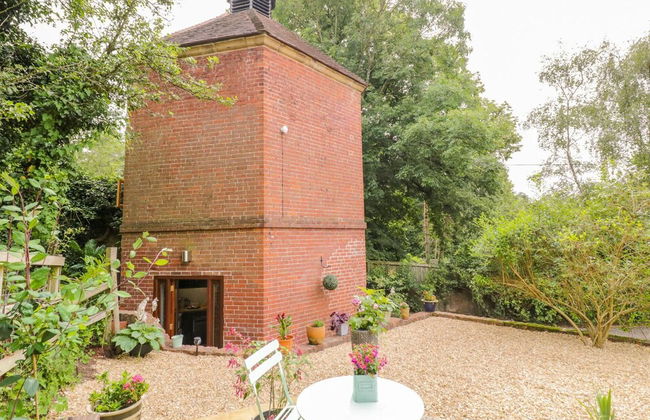 The Hyde Dovecote Kinver, pet Friendly Holiday let - Photo 9
