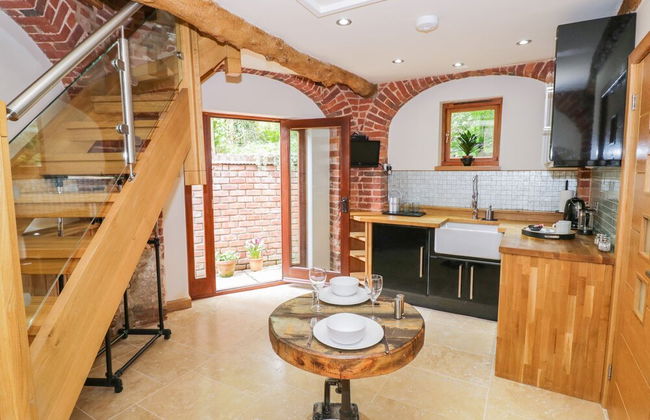 The Hyde Dovecote Kinver, pet Friendly Holiday let - Photo 7