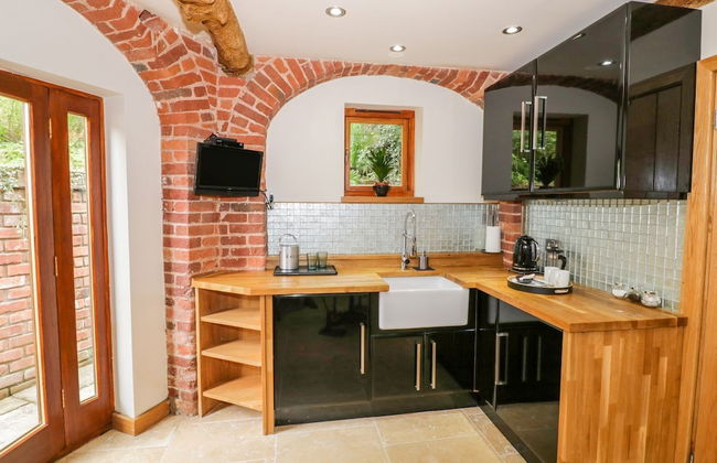 The Hyde Dovecote Kinver, pet Friendly Holiday let - Photo 4