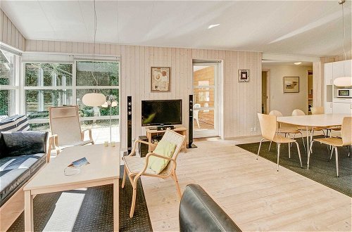 Photo 14 - 10 Person Holiday Home in Aakirkeby