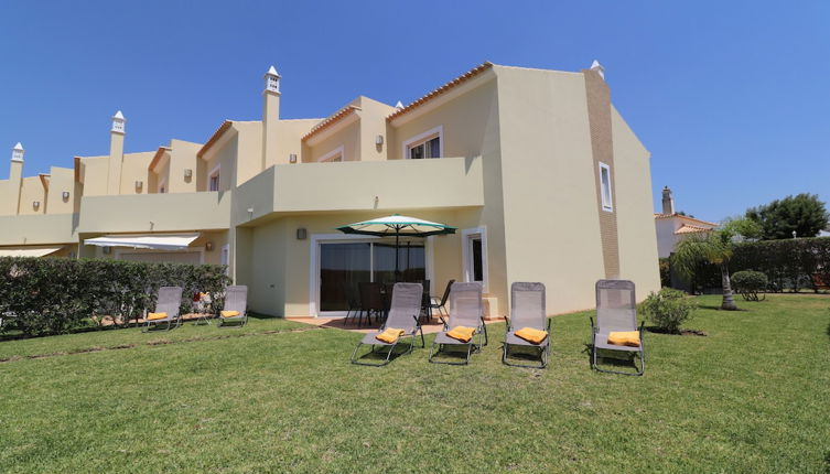 Photo 1 - 3-bed Townhouse With Pool in Albufeira Balaia
