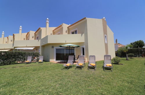 Photo 1 - 3-bed Townhouse With Pool in Albufeira Balaia