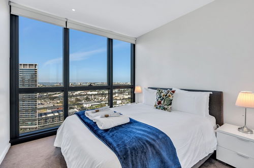 Photo 35 - Melbourne Lifestyle Apartments - Best Views on Collins