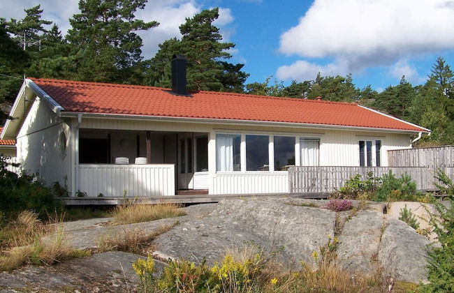 8 Person Holiday Home in Tanumshede - Foto 8