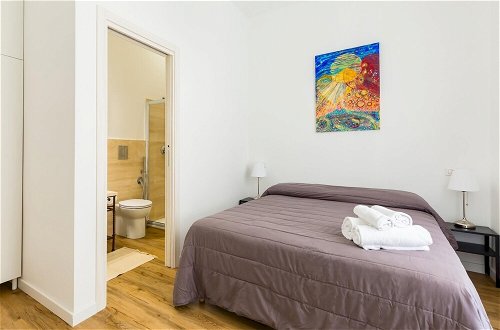 Photo 3 - Barrio 133 - Double Bedroom in Center by Napoliapartments