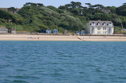 Photo 18 - Waters Edge Apartment at Beach House