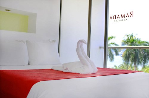 Foto 23 - Ramada by Wyndham Acapulco Hotel & Suites