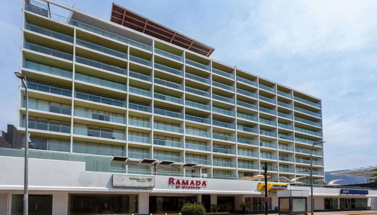 Foto 1 - Ramada by Wyndham Acapulco Hotel & Suites