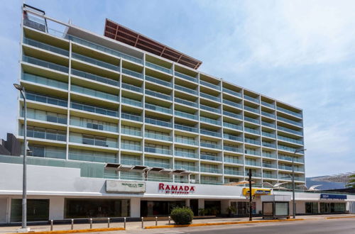 Foto 1 - Ramada by Wyndham Acapulco Hotel & Suites