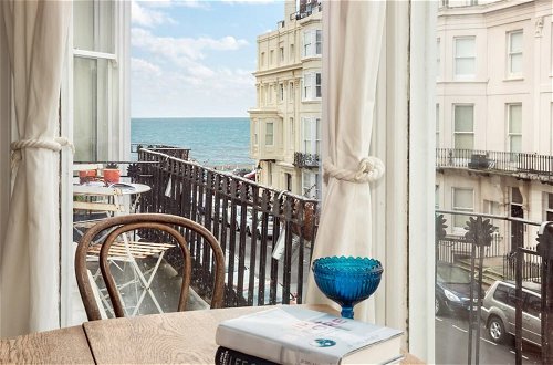 Photo 12 - Gorgeous Central Apartment With Sea Views