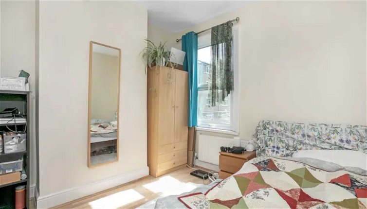 Photo 1 - Gorgeous Refurbished 2 Bedroom Apartment With Garden