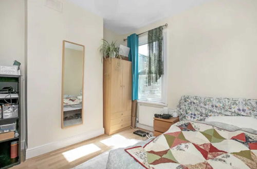 Photo 1 - Gorgeous Refurbished 2 Bedroom Apartment With Garden