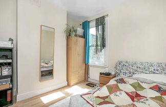 Photo 1 - Gorgeous Refurbished 2 Bedroom Apartment With Garden