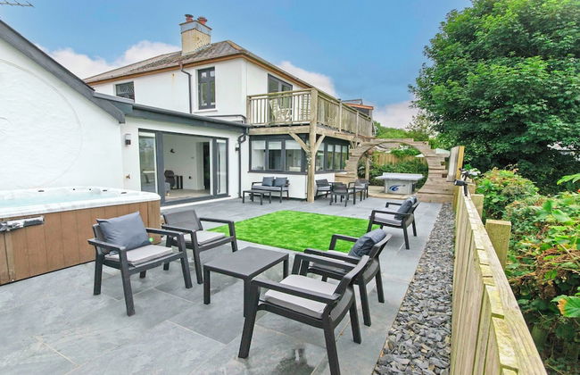 Bag-end House 7 Bedrooms, Sleeps 14, Hot Tub - Foto 1