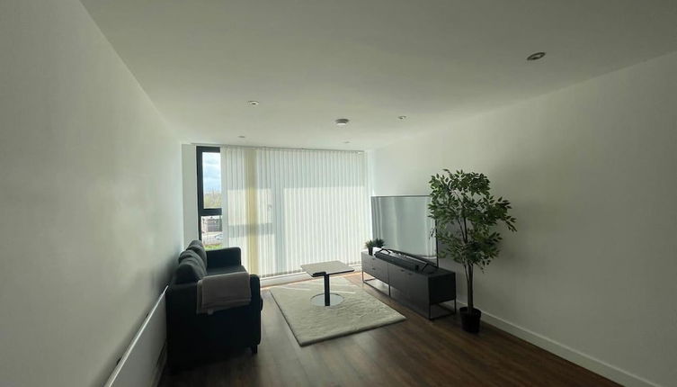 Photo 1 - Luxury 2-bed Apartment in Manchester With Parking