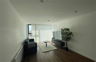 Photo 1 - Luxury 2-bed Apartment in Manchester With Parking