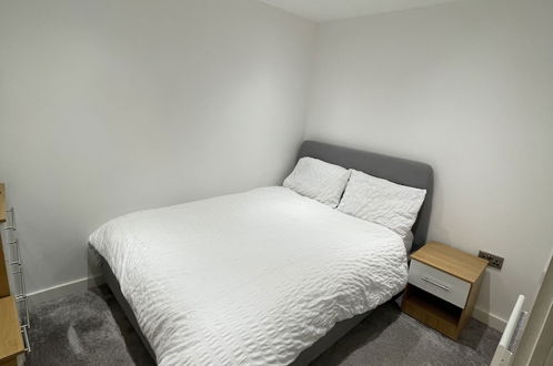 Photo 5 - Luxury 2-bed Apartment in Manchester With Parking