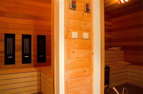 Foto 14 - Luxurious, Spacious Villa With Sauna Located Next to a Castle