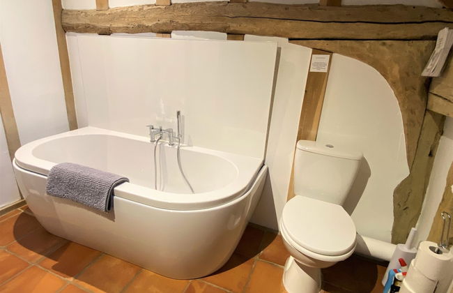 Brundish, Suffolk Large 4-bed Barn Stunning! - Photo 14