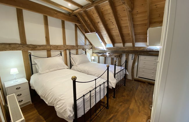 Brundish, Suffolk Large 4-bed Barn Stunning! - Photo 3