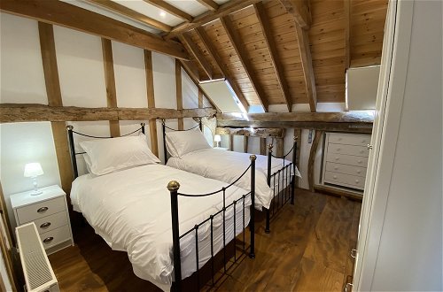 Photo 3 - Brundish, Suffolk Large 4-bed Barn Stunning