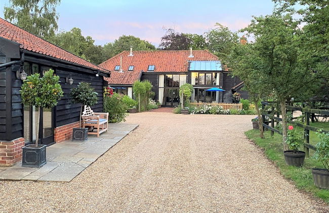 Brundish, Suffolk Large 4-bed Barn Stunning! - Photo 26