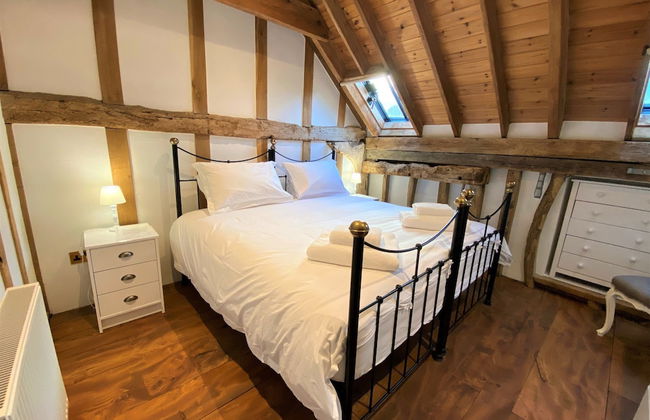 Brundish, Suffolk Large 4-bed Barn Stunning! - Photo 4