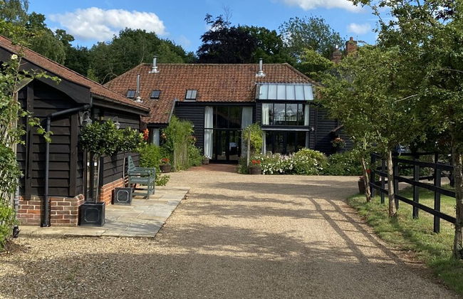 Brundish, Suffolk Large 4-bed Barn Stunning! - Photo 24
