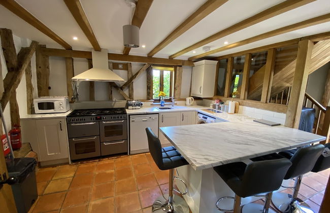 Brundish, Suffolk Large 4-bed Barn Stunning! - Photo 7