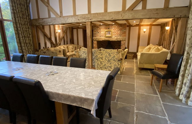 Brundish, Suffolk Large 4-bed Barn Stunning! - Photo 17