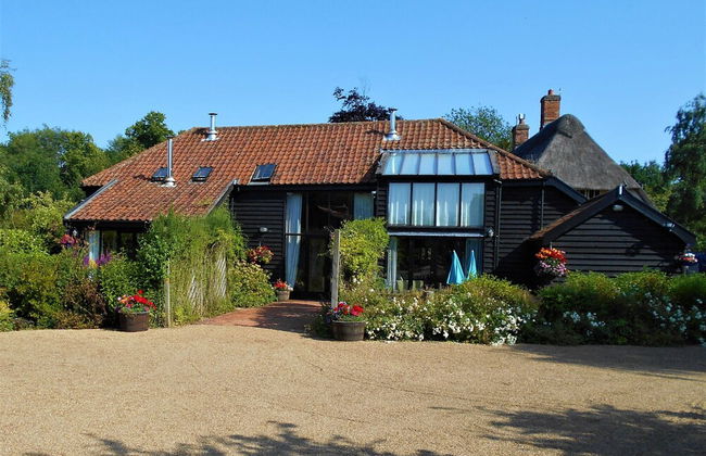 Brundish, Suffolk Large 4-bed Barn Stunning! - Photo 1