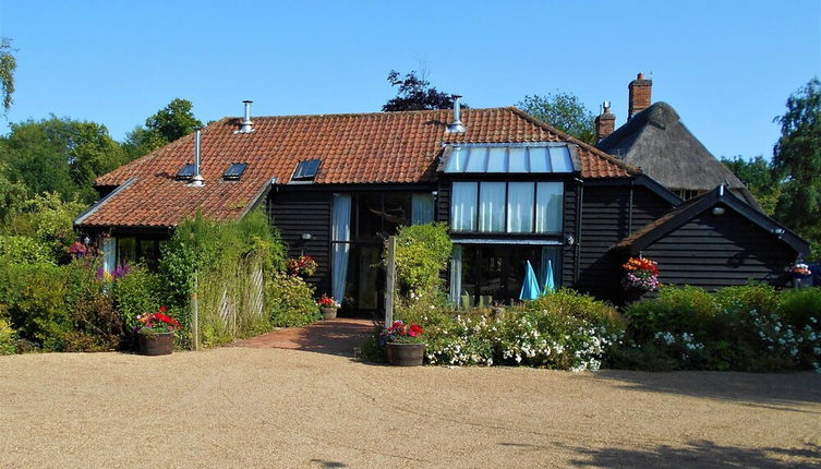 Photo 1 - Brundish, Suffolk Large 4-bed Barn Stunning