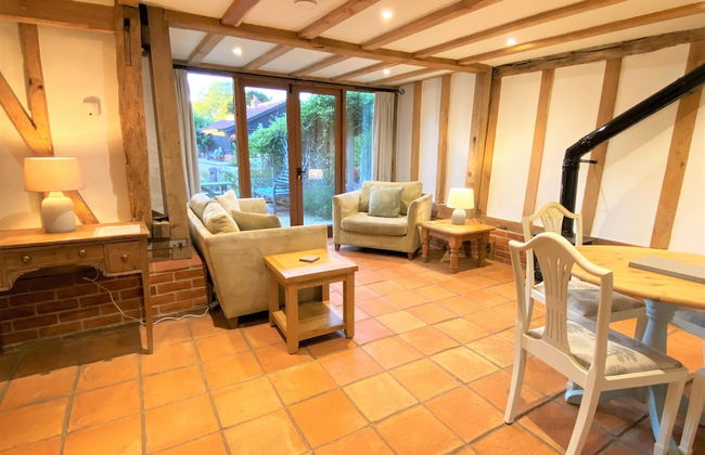 Brundish, Suffolk Large 4-bed Barn Stunning! - Photo 12