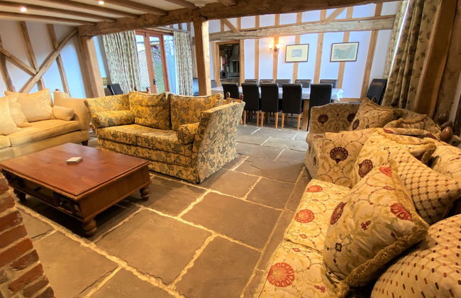 Brundish, Suffolk Large 4-bed Barn Stunning! - Photo 13