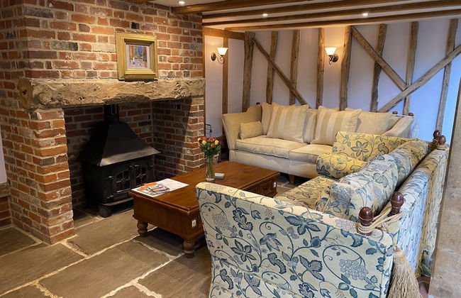 Brundish, Suffolk Large 4-bed Barn Stunning! - Photo 10