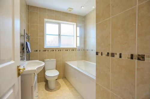 Photo 8 - Seascape - 4 bed Home in Bracklesham Bay