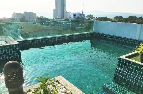 Foto 28 - Fantastic Roof top Pool