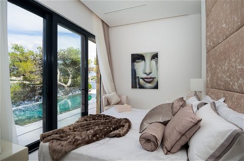 Photo 2 - Luxury Villa Silent with Infinity Pool