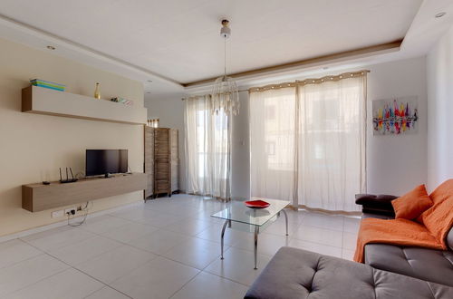 Photo 11 - Modern Apartment in the Heart of St Julian's